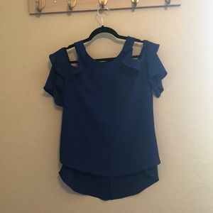 Gibson Cold Shoulder Ruffle Top, L